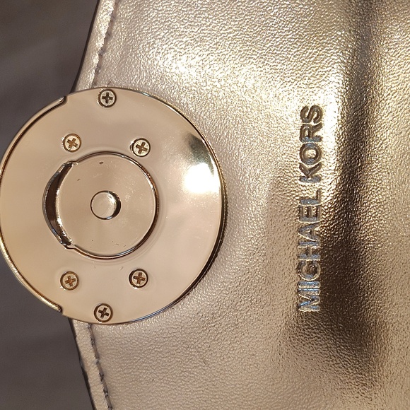 LIKE🆕MK: Michael Kors On-the-Go Mini Crossbody Bag Gold - Picture 8 of 13